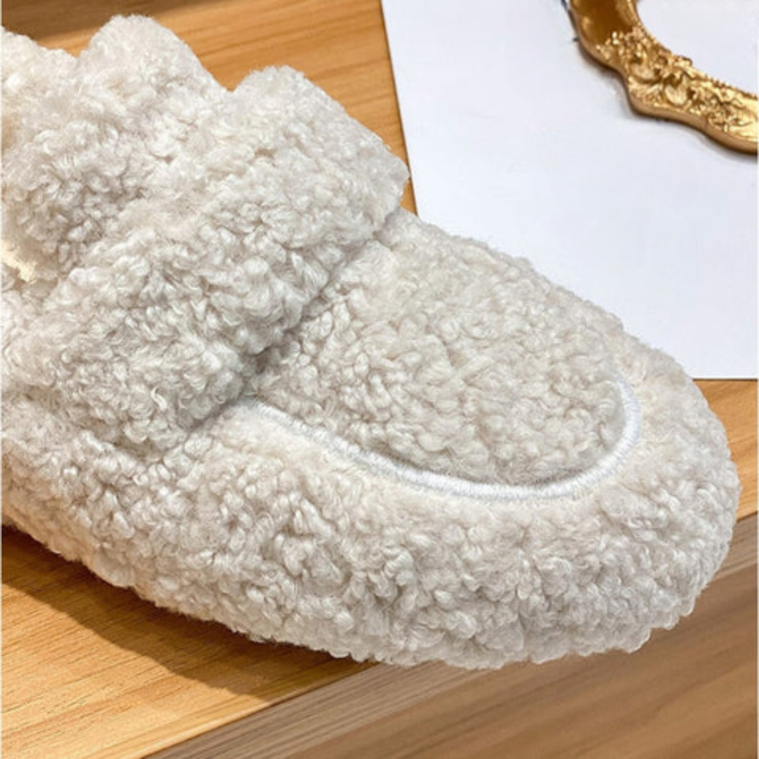 WW | Plush Slippers
