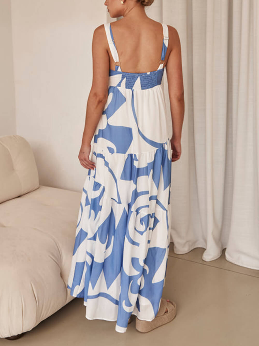 Charming maxi dress with geometric pattern