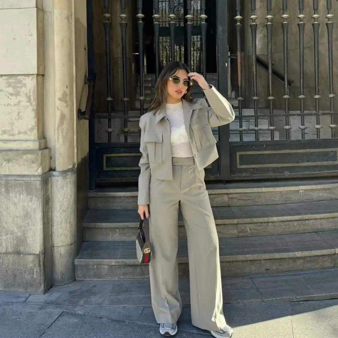 WW | Frauenanzug - Elegant - Kurze Jacke mit praktischen Taschen und weitem Hosen - Perfekt für schicke informelle Anlässe