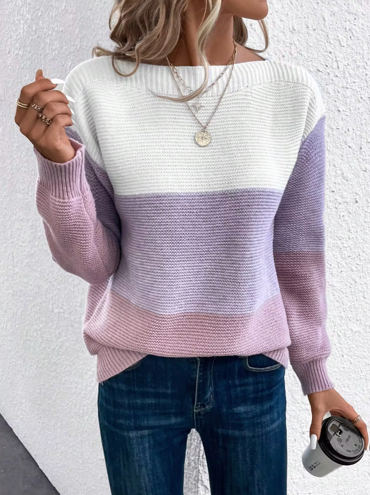– Elegant three-tone pullover