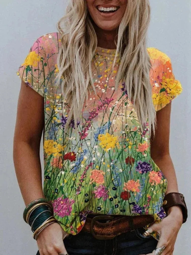 Comfortable T-shirt with floral artwork