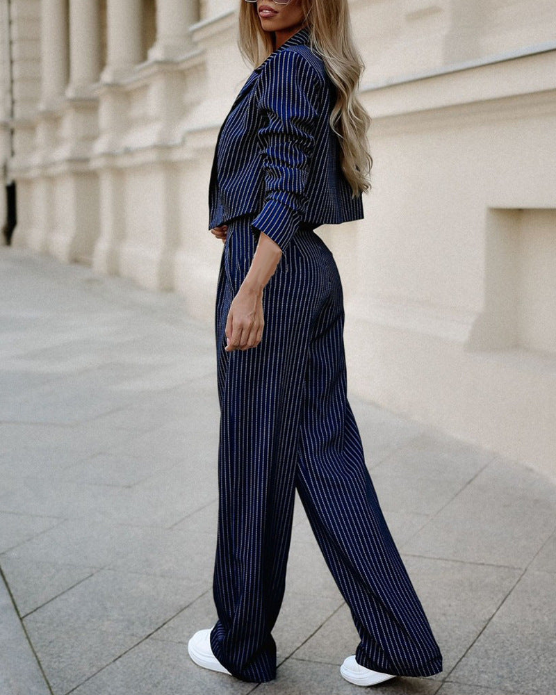 WW | Teil Blazer und Hose - gestreifter Cropped Blazer und weite Hose mit hoher Taille