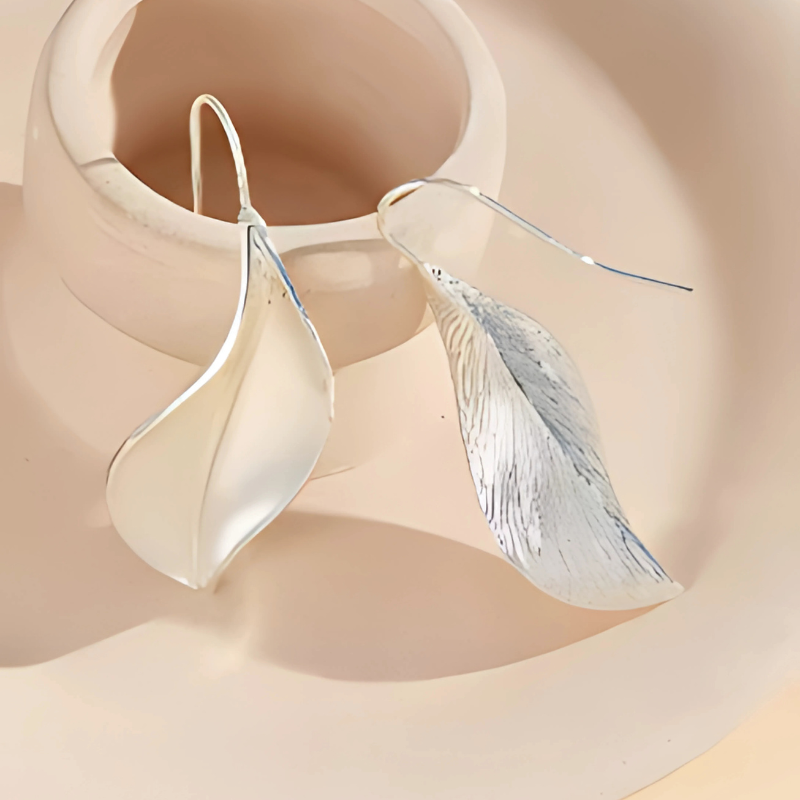 WW | Leaf-shaped Sterling Silver Vintage Earrings