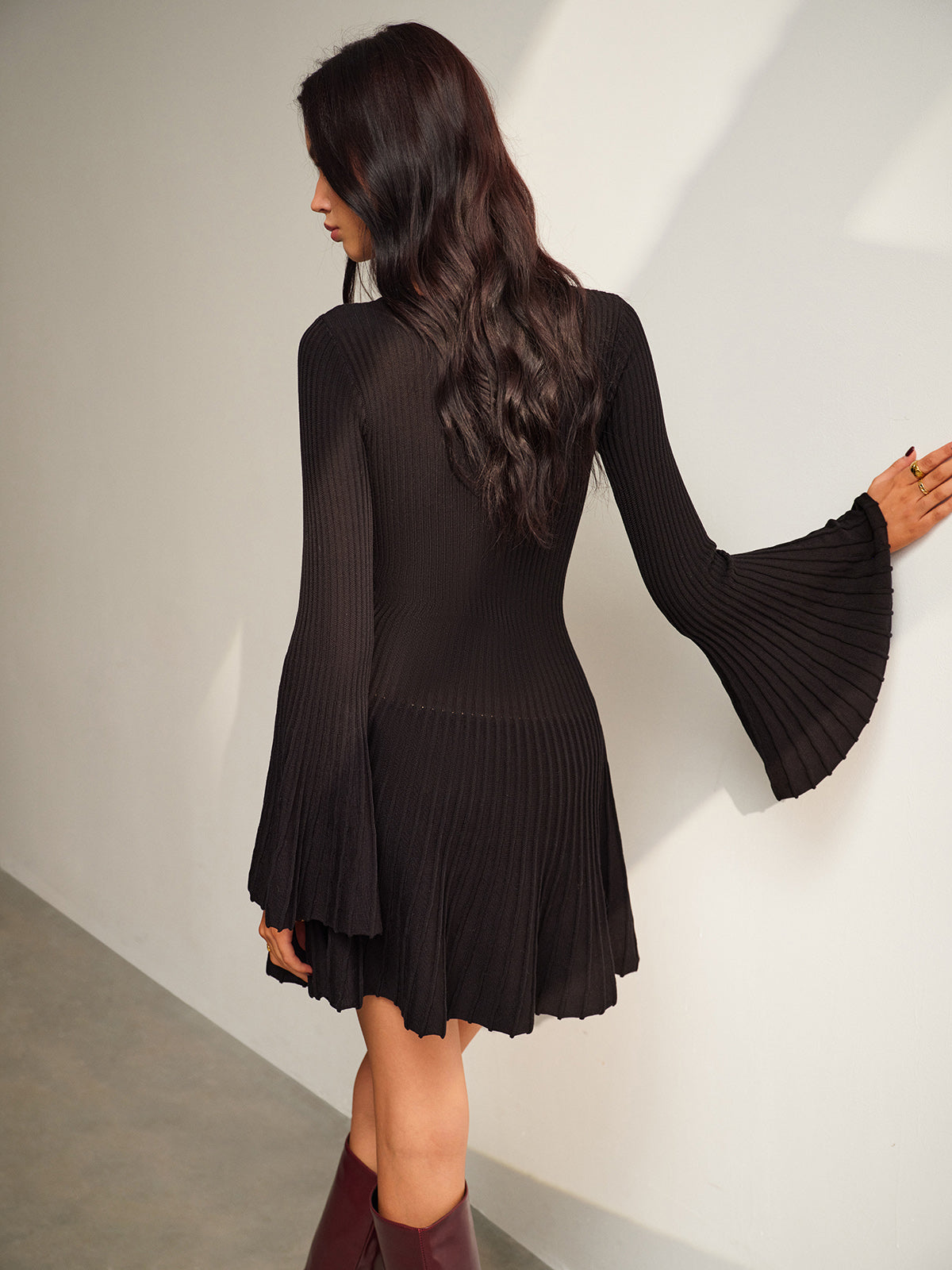 WW | Schlüsselloch Ausschnitt Glockenärmel Pullover Kleid