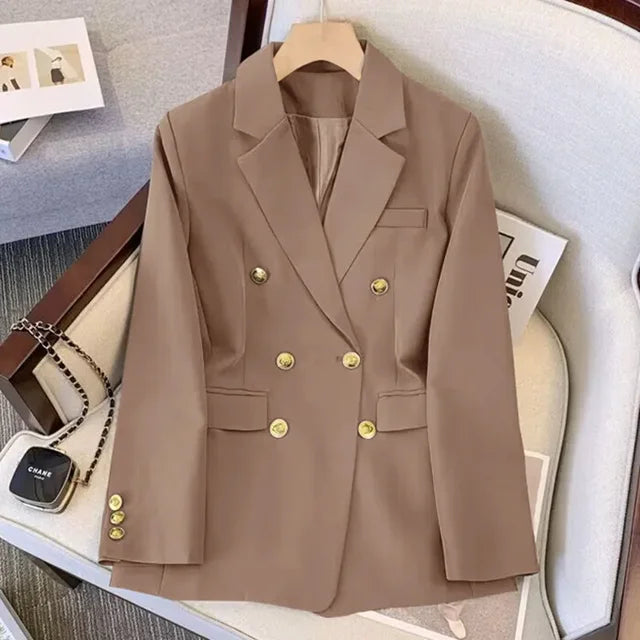 WW | White jacket with gold buttons