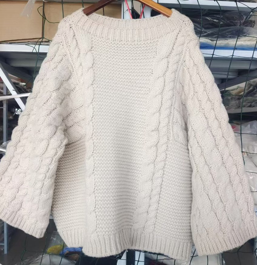 WW | Chunky cable knit sweater