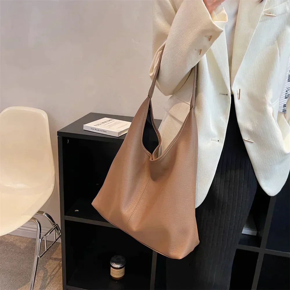 WW | Vegan Leather Hobo Bag for Women - Stylish and Sustainable Handbag
