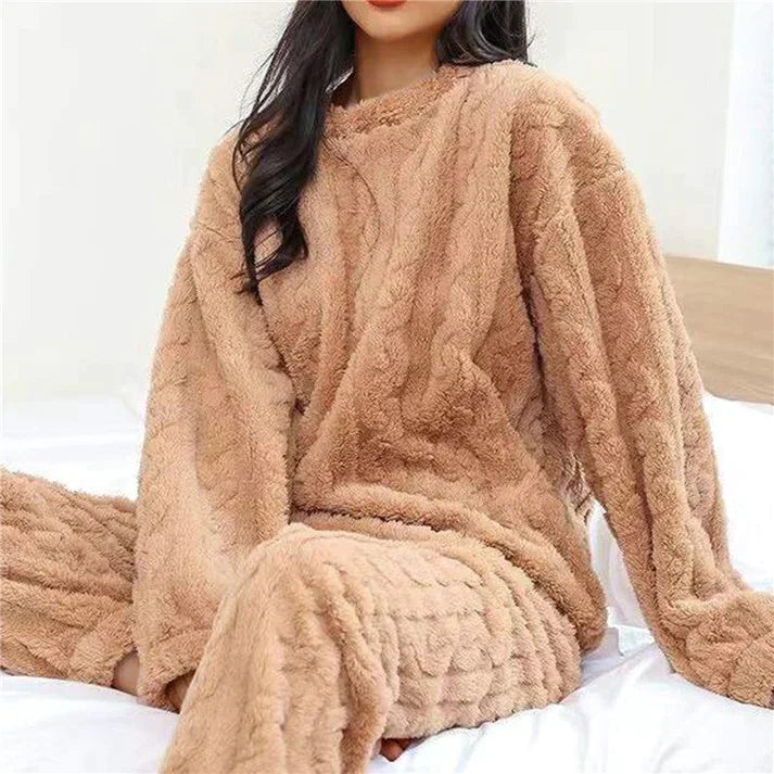 WW | Fleece Pajama Set - Stylish Warmth for Cool Nights