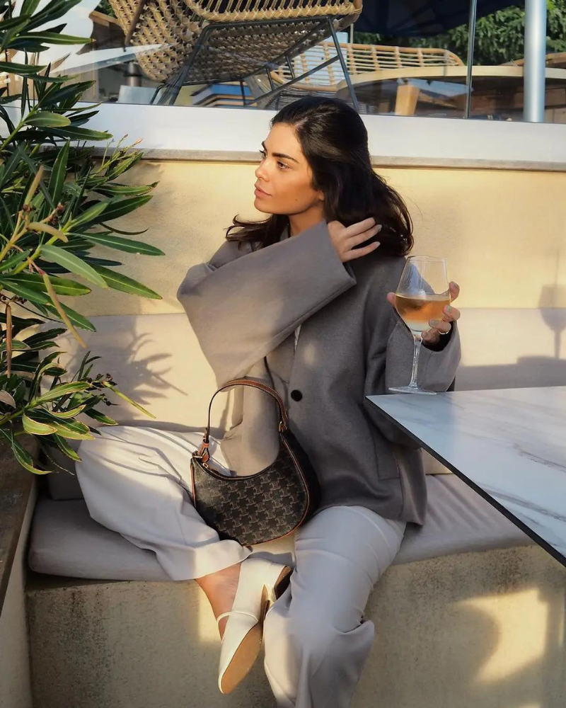 WW - Women's oversized cropped jacket with wide-leg trousers