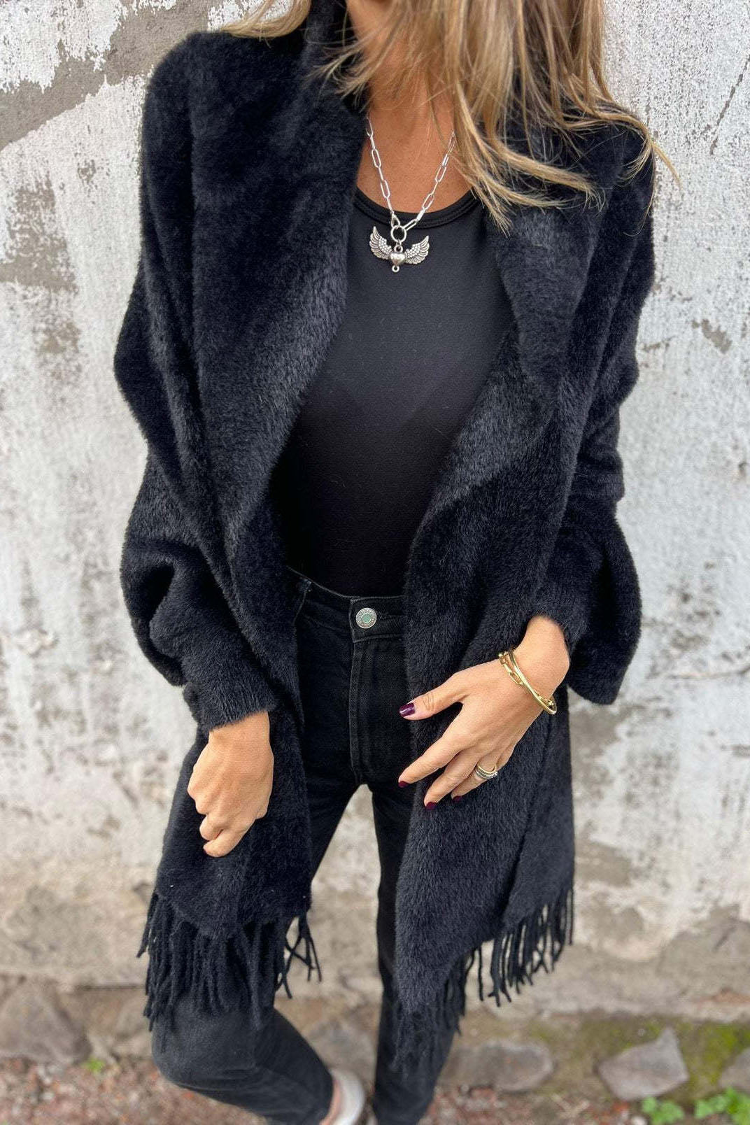 WW Knitted Plush Tassel Scarf