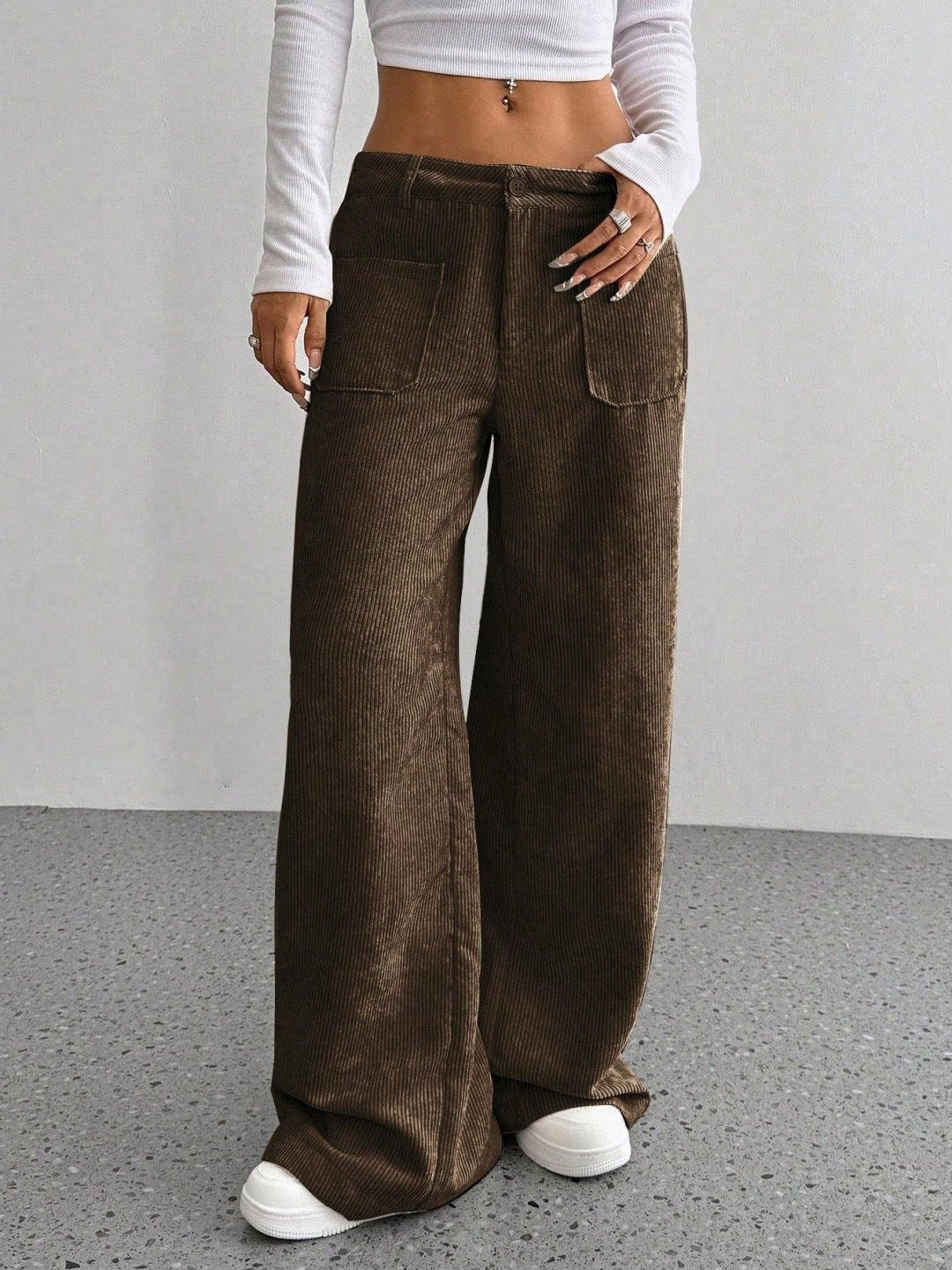 Women's wide-cut corduroy trousers with practical pockets WW