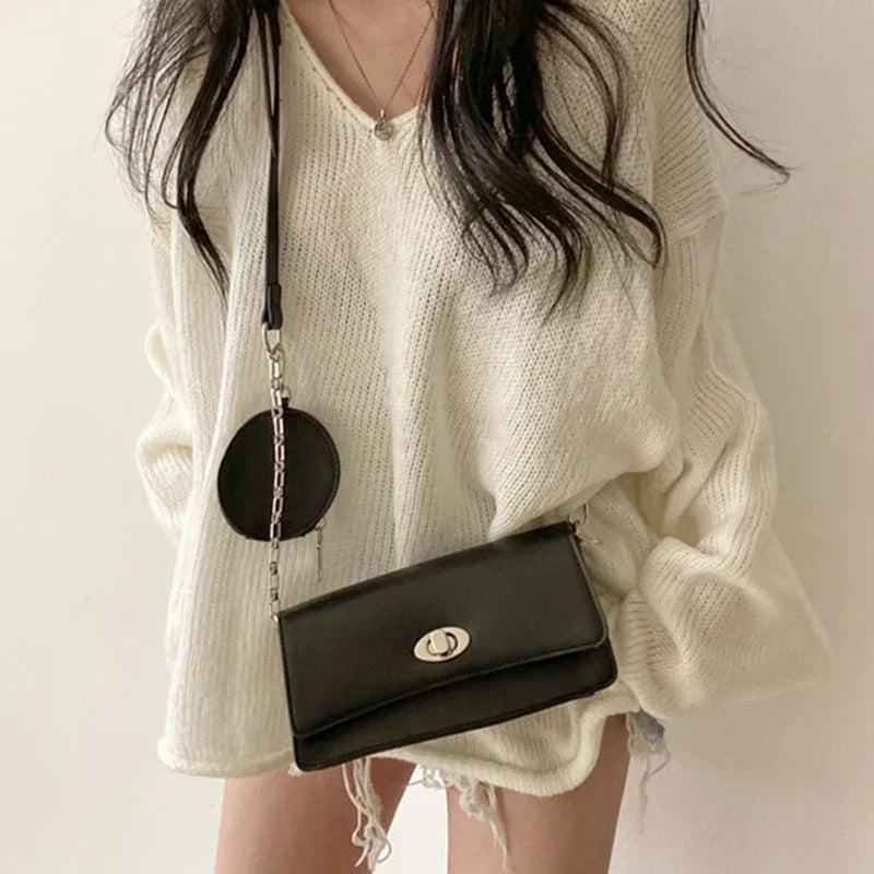 WW | Women's Knitted Jumper - Loose V-Neck Sweater in Casual Look