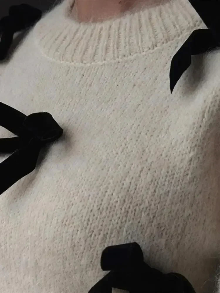WW | Crewneck Pullover with Bow Knot