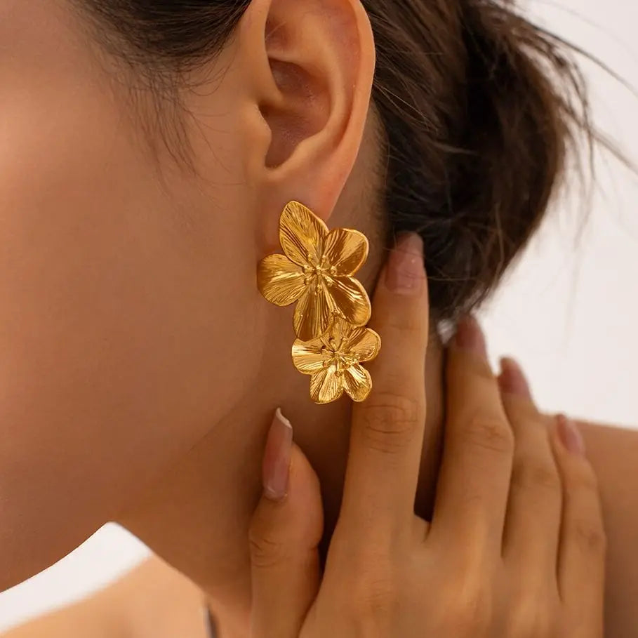 Elle™ - Hypoallergenic Vintage Floral Stud Earrings, 18k Gold Plated
