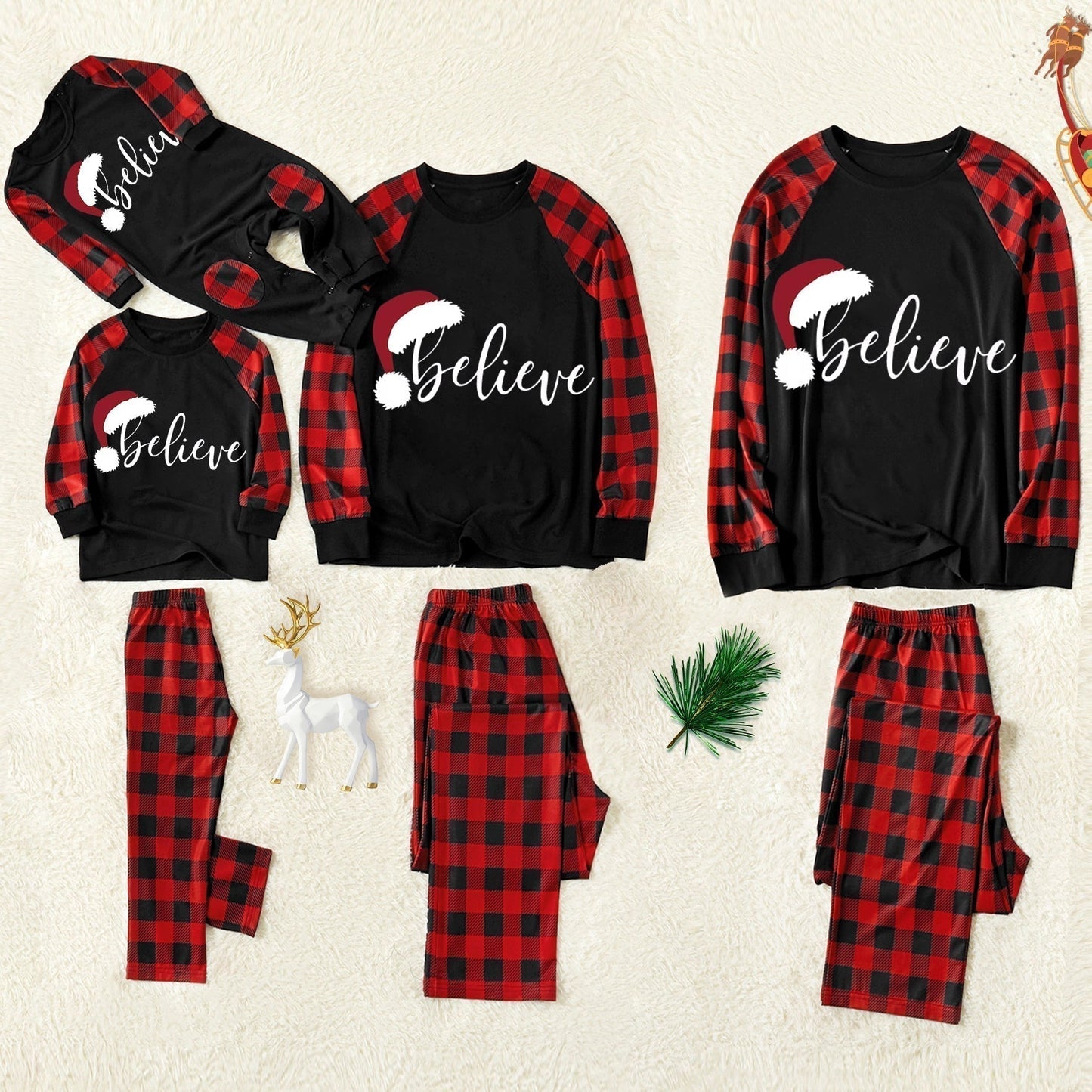 WW | Weihnachten ”Ho Ho Ho“ Buchstaben Druck Weihnachtsmann & Lebkuchen & Elch Muster Kontrast Schwarz Oberteil und Schwarz & Rot Karierte Hose Familie passende Pyjama Set mit Hund Bandana