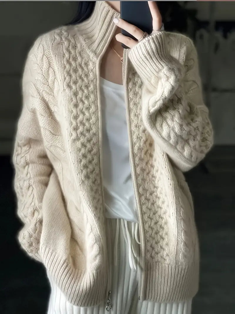 WW | Strickjacke - Kabelstrick - Hoher Kragen mit Reißverschluss - weich und warm - entspannter Schnitt