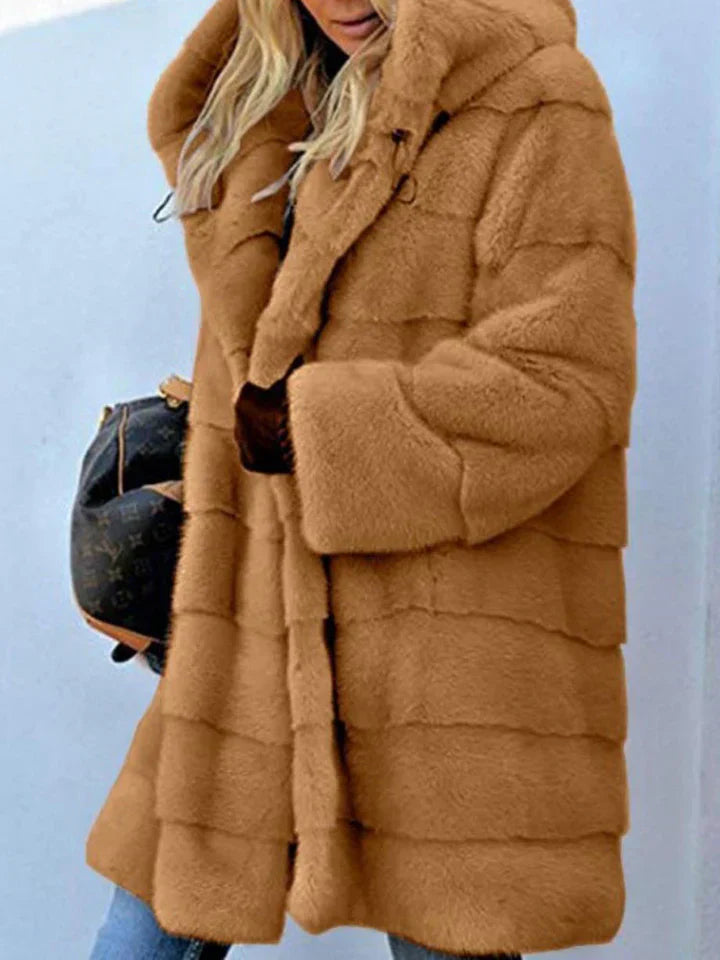 WW | Jacke mit Kapuze aus Kunstfell. Parka mit offener Vorderseite