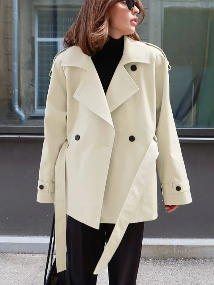WW | Damen Kurzes Jacket – Taillierter Schnitt – Gehobelter Bund – Reverskragen – Schulterriegel Detail