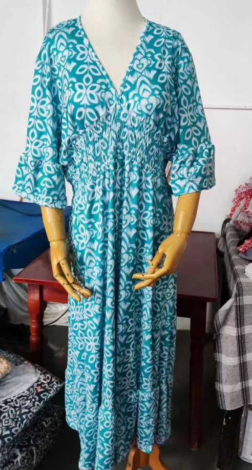 WW | Lange Lockere Kleid mit V-Ausschnitt und Gürtelzug