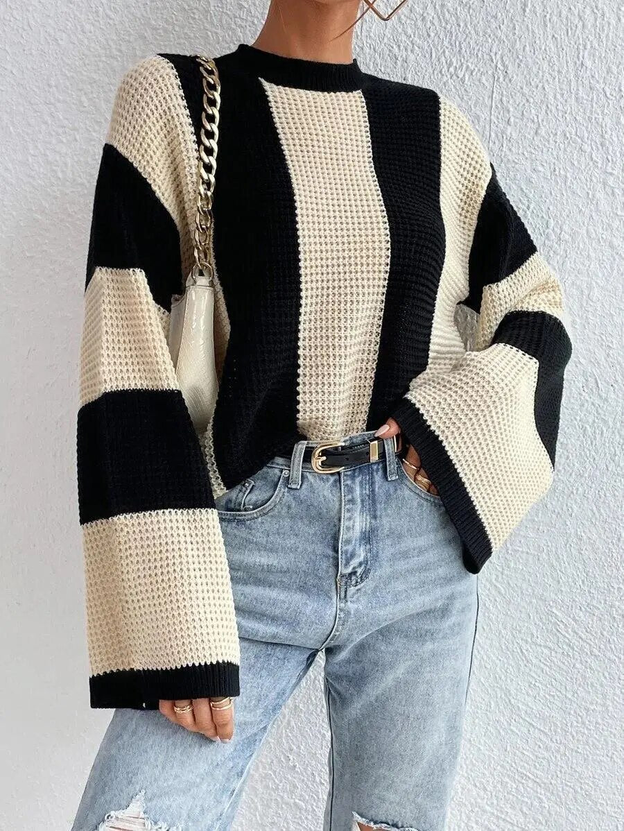 WW | Cosy two-tone knit sweater with wide sleeves