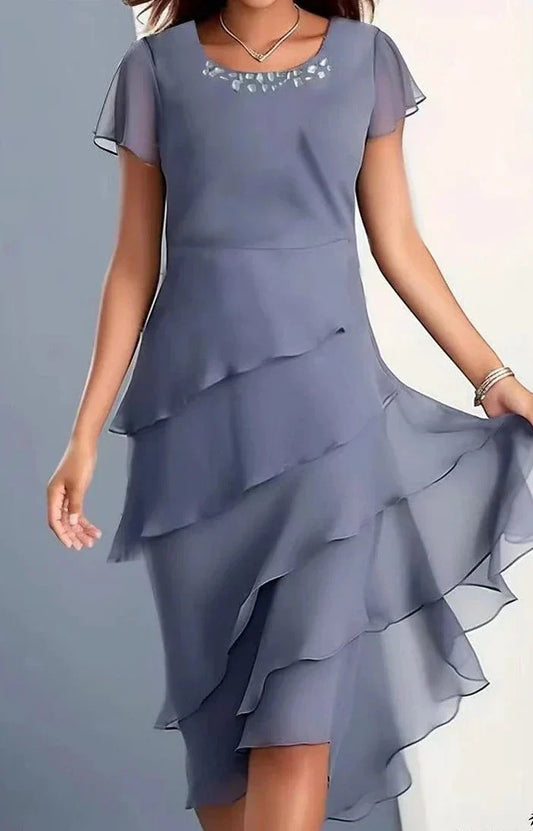 Karen – Elegantes, weiches Kurzarmkleid mit rundem Ausschnitt und schlichtem Patch