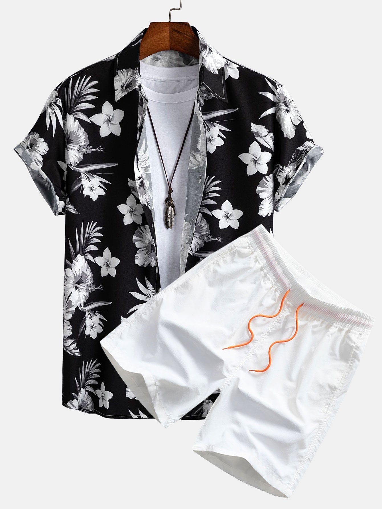 Hemd mit tropischem Blumenmuster und Badehose mit Knopfleiste