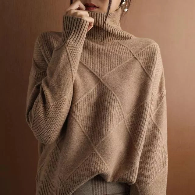 Bequemer, locker sitzender Rollkragenpullover