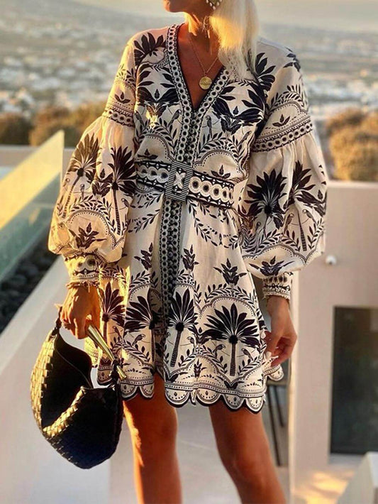 Modisches bedrucktes lockeres Strand-Minikleid