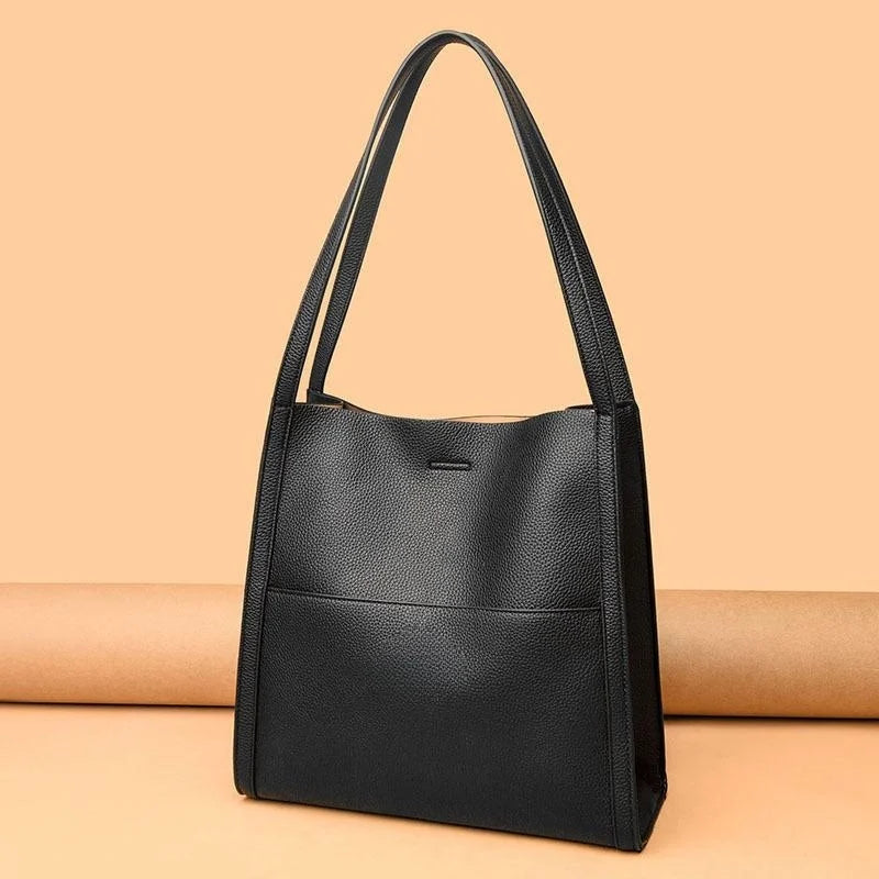 – Plain shoulder bag made of genuine leather