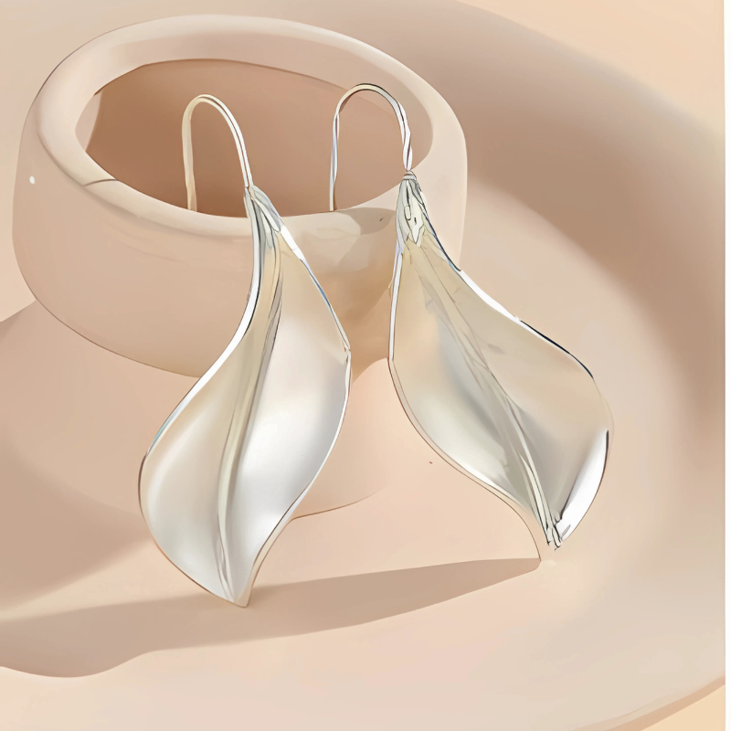 WW | Leaf-shaped Sterling Silver Vintage Earrings
