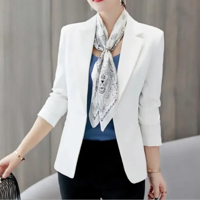 WW | Tailored Blazer with Structured Silhouette and One Button