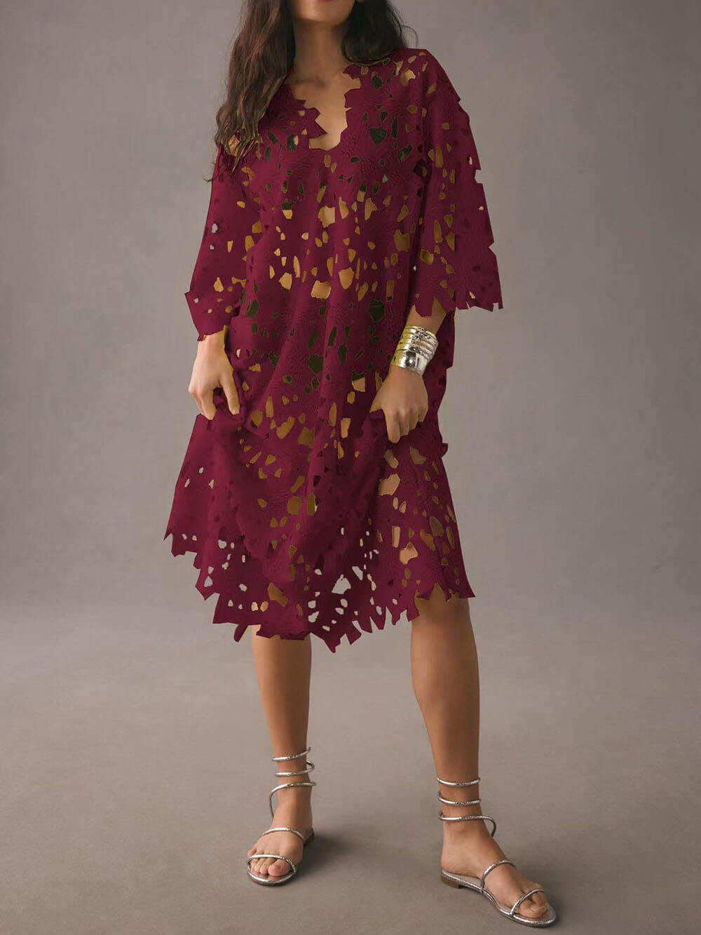 Raquel – Midi-Kleid mit langen Ärmeln und floraler Lochstickerei