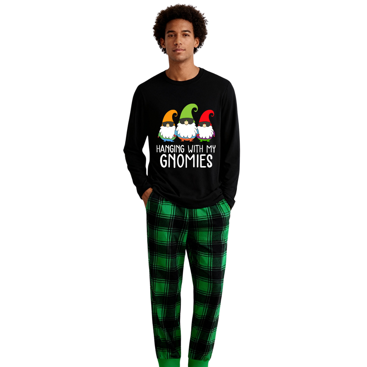 WW | Three Santas "HANGING WITH MY GNOMIES" Monogram-Druck Schwarz Langärmliges Oberteil mit Vintage Grün und Schwarz Großes Karomuster Familie Passende Pyjamas
