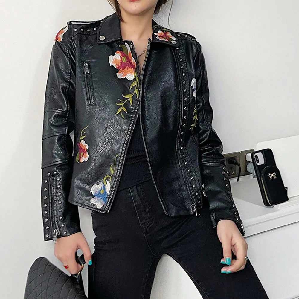 WW | Damen-Lederjacke mit Nieten-Akzent und Blumenmuster