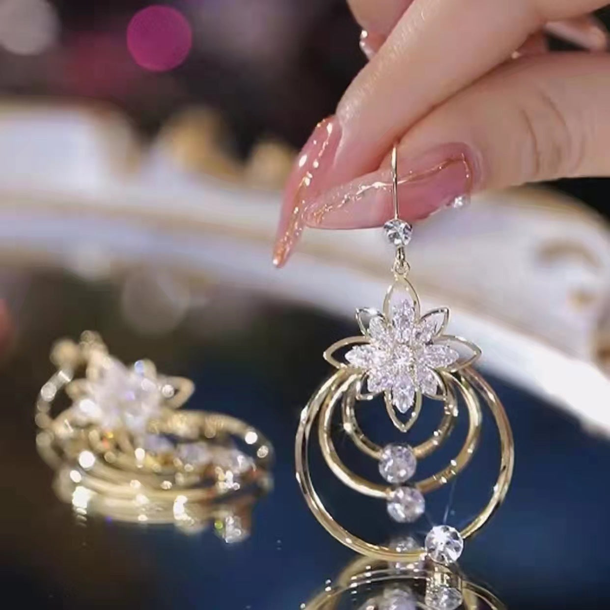 WW | Luxurious Gold Hoop Earrings