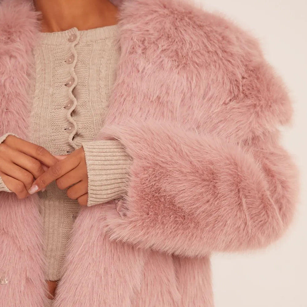 WW | Oversized cropped jacket in pink faux fur