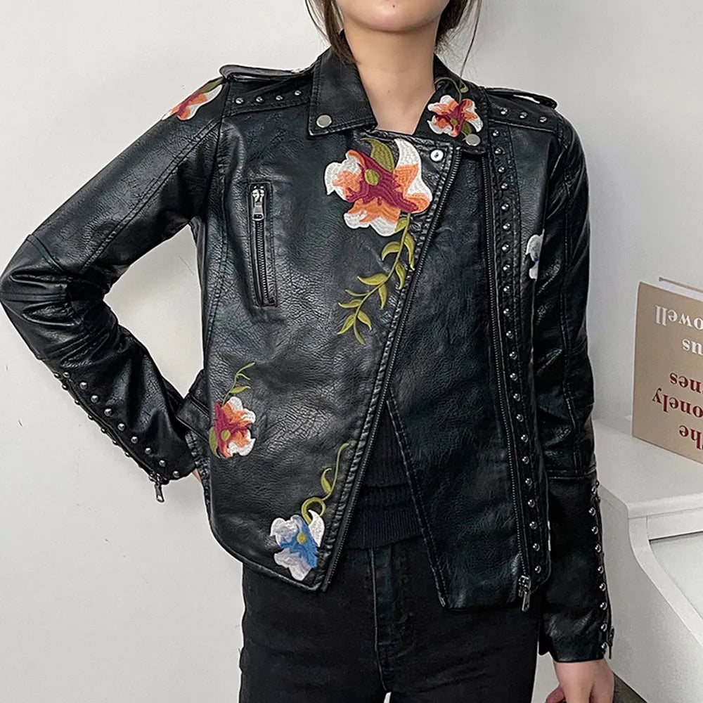 WW | Damen-Lederjacke mit Nieten-Akzent und Blumenmuster