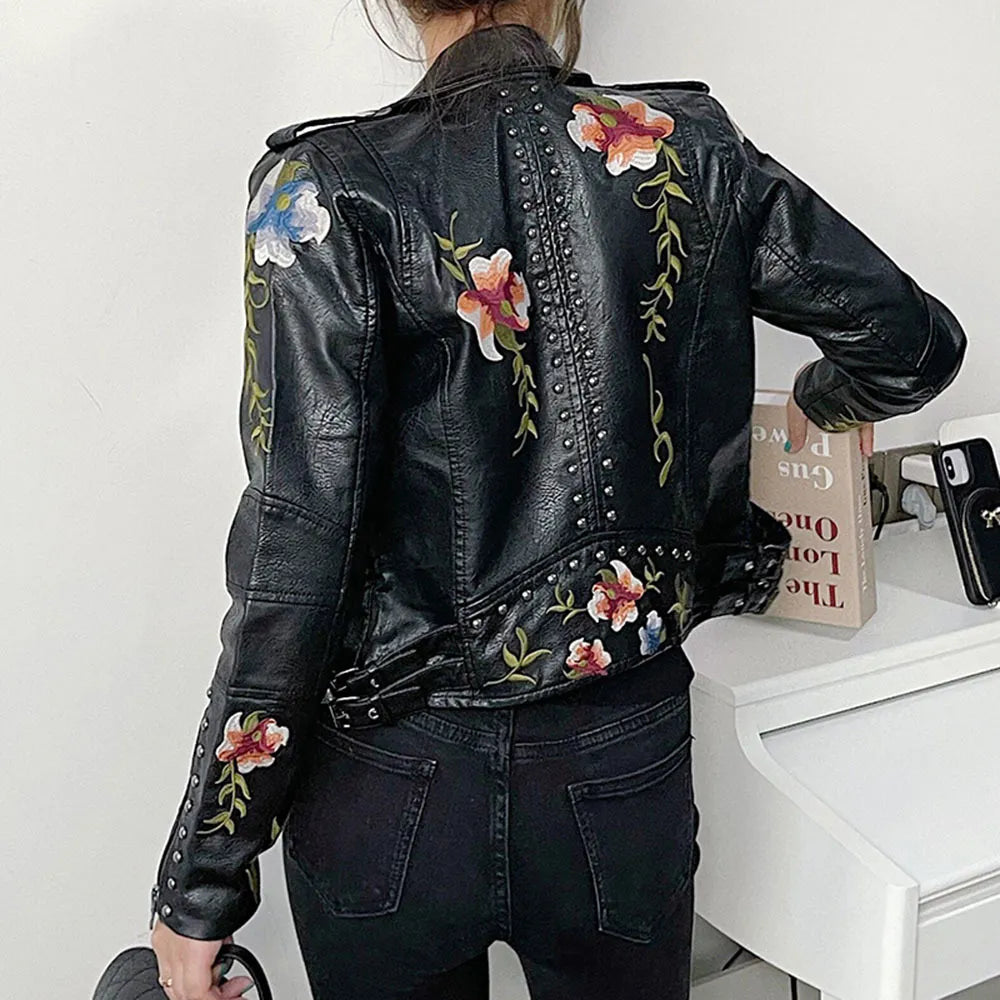 WW | Damen-Lederjacke mit Nieten-Akzent und Blumenmuster