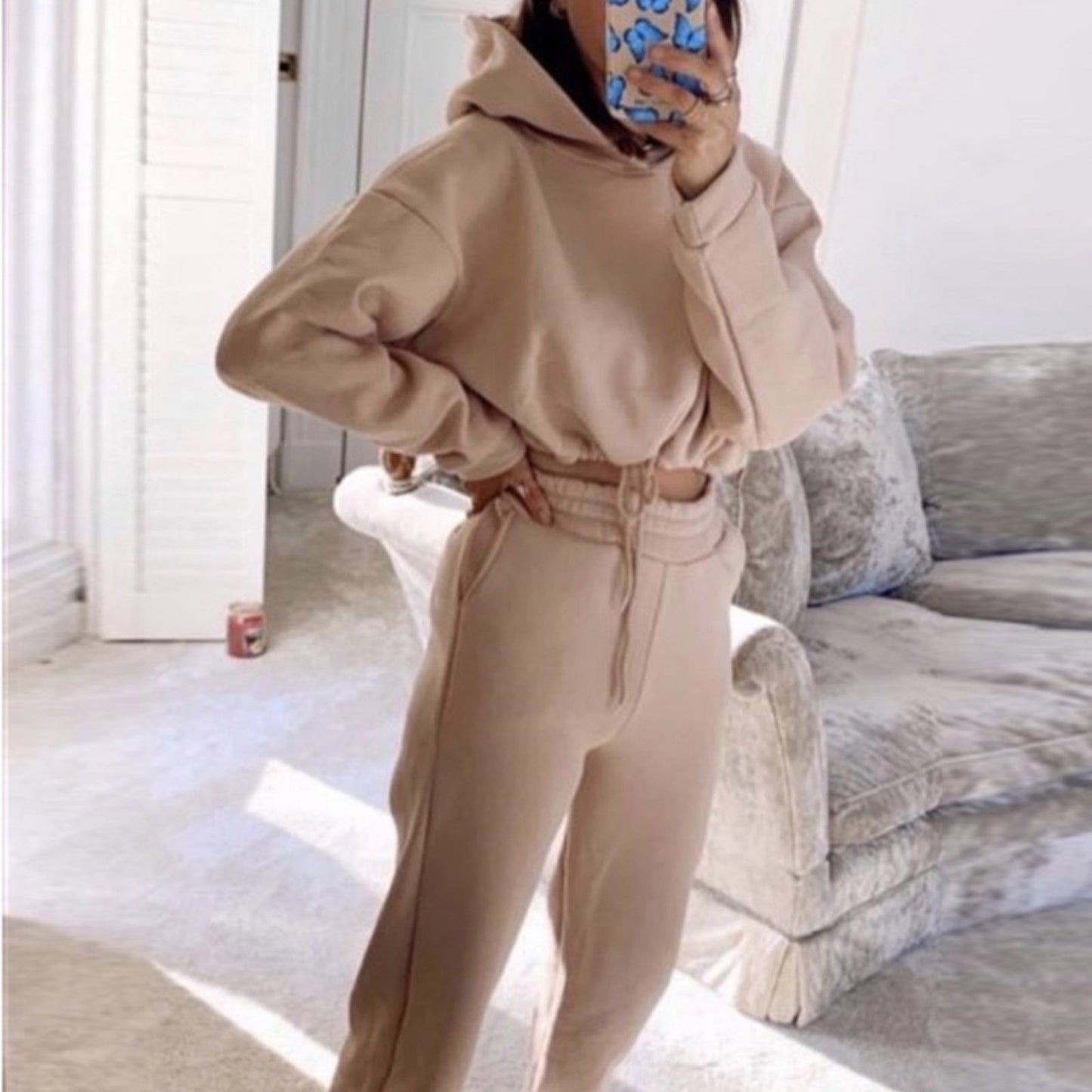 WW | Women's Two-Piece Jogging Suit with Cropped Hoodie