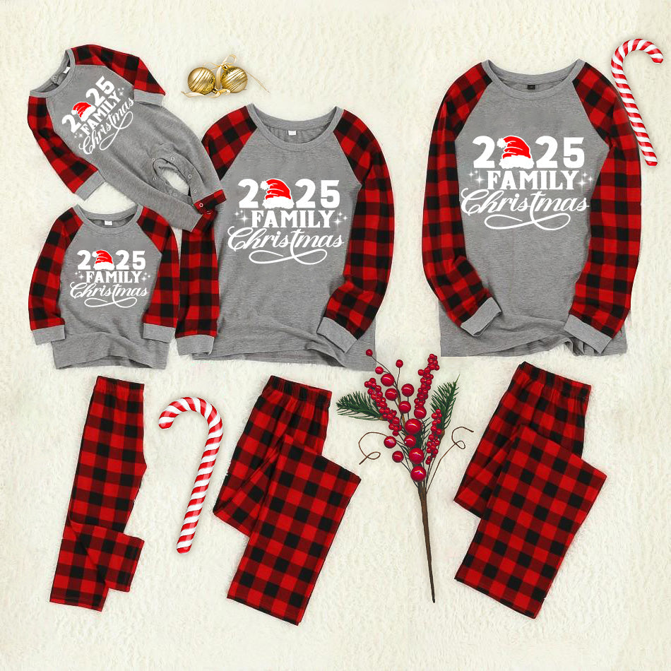 WW | "2025 Familie Weihnachten" Buchstaben Druck Schwarz & Rot Karierter Familienpassender Grauer Pyjama Mit Hund Bandana