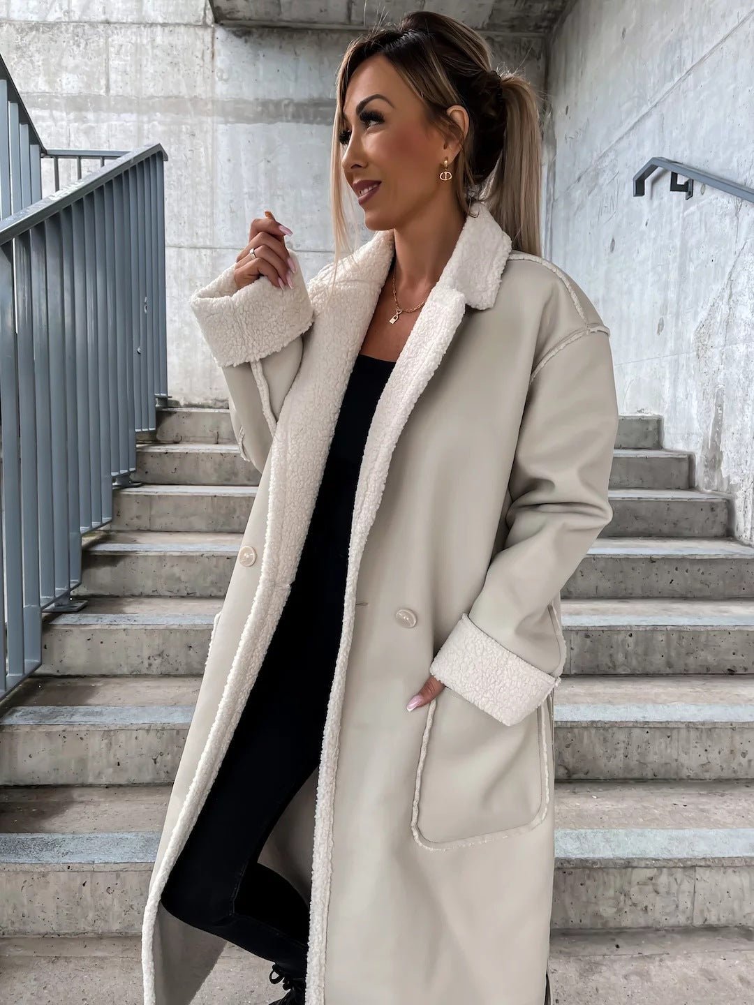 WW | Tone Kunstleder Trenchcoat - Aussagekräftige outerwear - Gürteldesign - Modern Chic