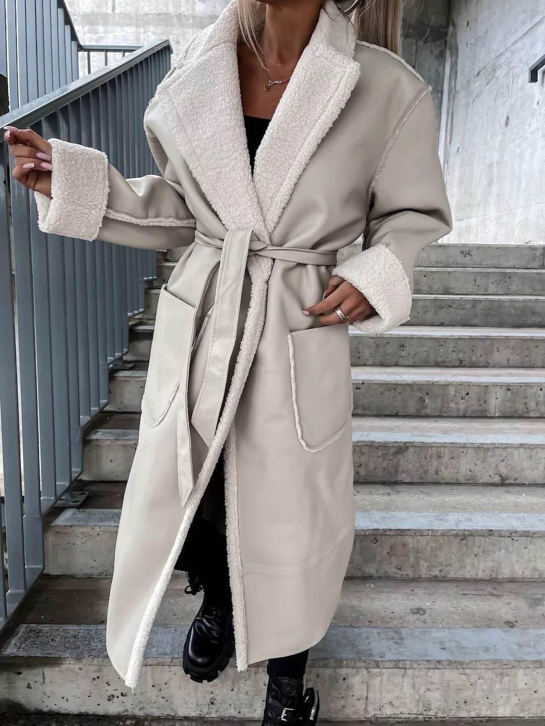 WW | Tone Kunstleder Trenchcoat - Aussagekräftige outerwear - Gürteldesign - Modern Chic