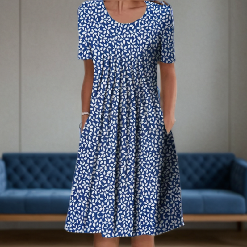 Wide dress with a round neckline, three-quarter sleeves, and a printed design