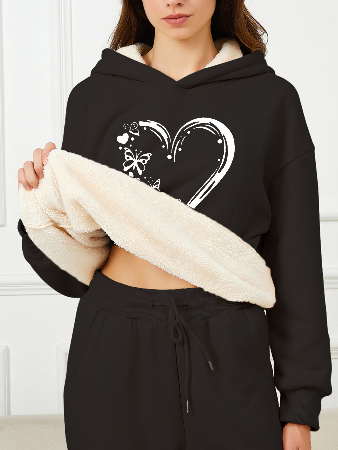 WW | Hoodie with Heart Print - Lined Women's Sweater for Autumn & Winter
