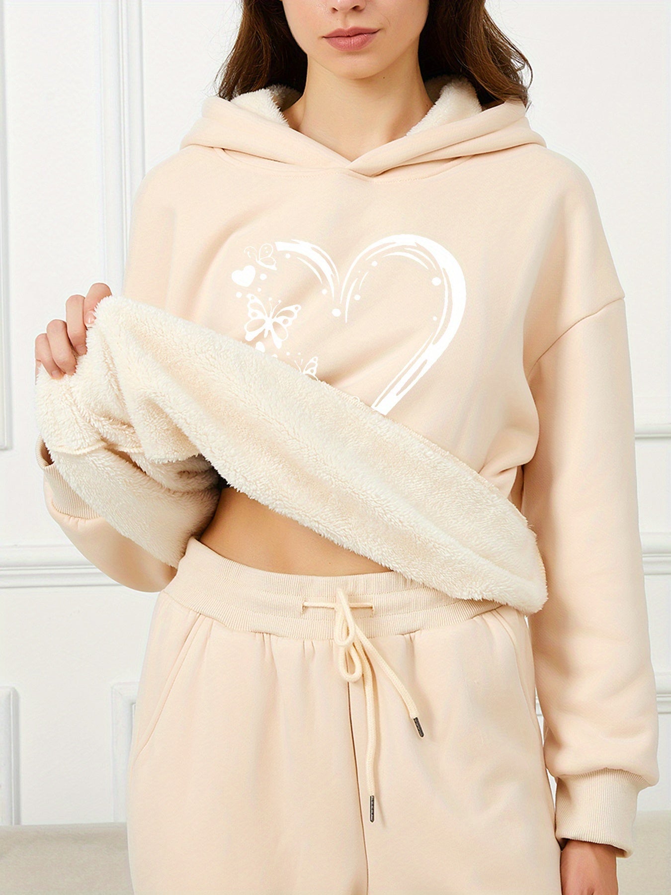 WW | Hoodie with Heart Print - Lined Women's Sweater for Autumn & Winter