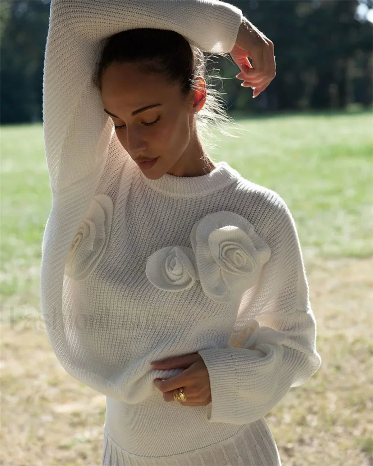 WW | Cosy 3D rose knit sweater with a relaxed fit