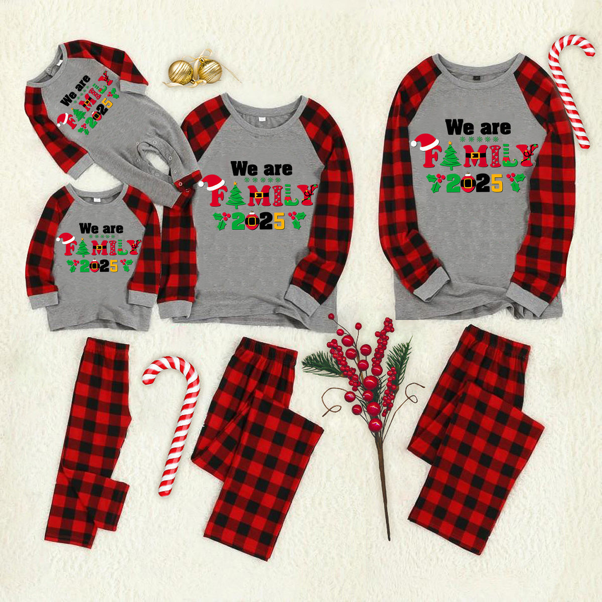 WW | Weihnachten Wir sind Familie 2025 Buchstaben Druck Schwarz & Rot Karierter Familien passende Graue Pyjamas mit Hund