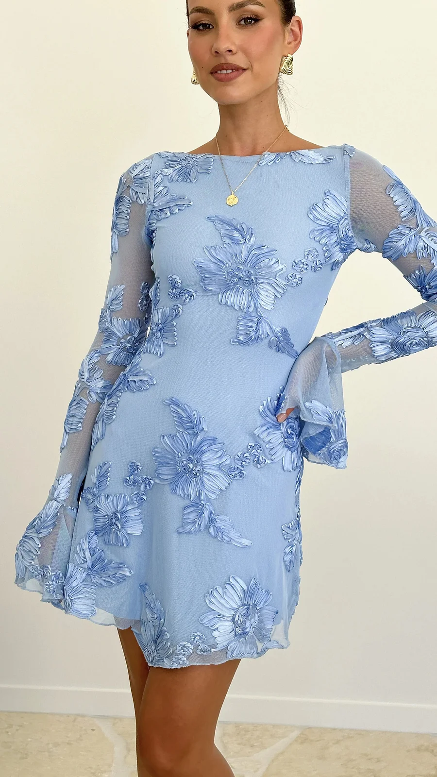 Rückenfreies Minikleid mit Print