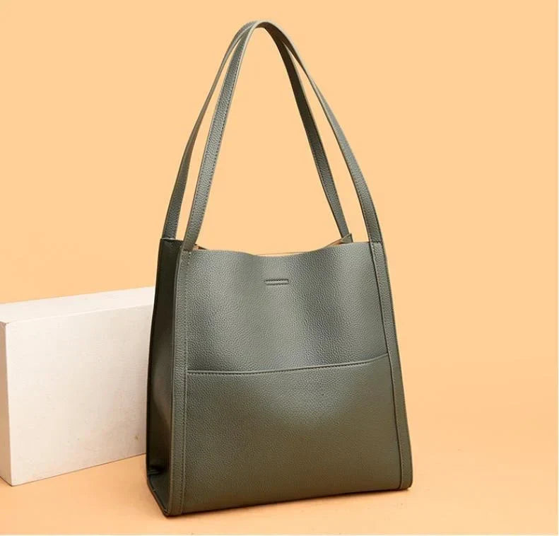 – Plain shoulder bag made of genuine leather
