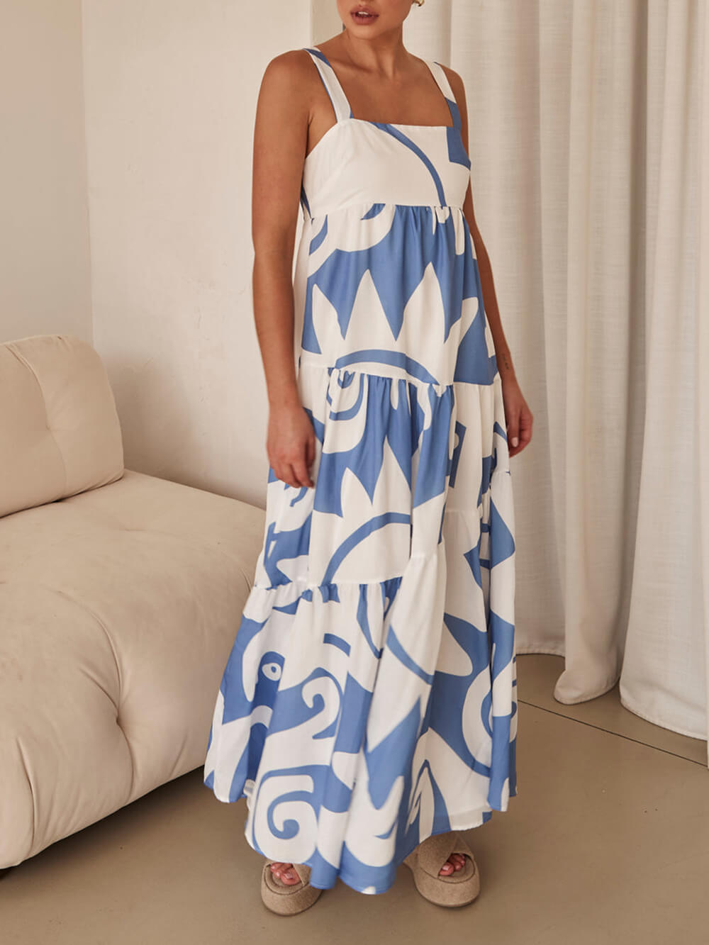 Charming maxi dress with geometric pattern